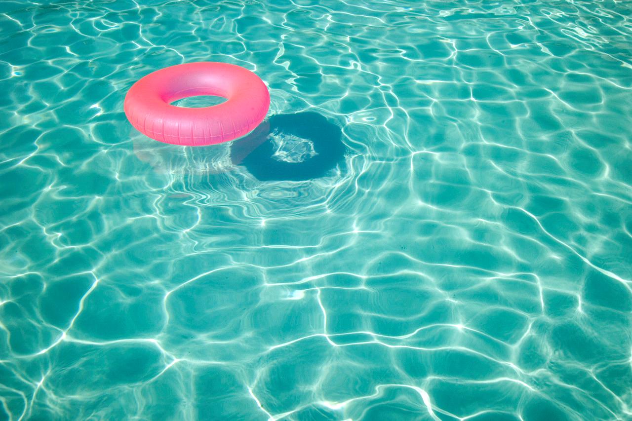 Download Free Swimming Pool Picture